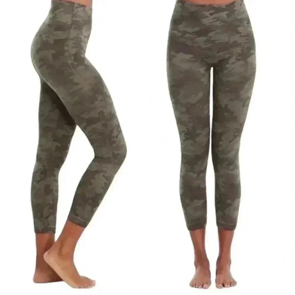 Spanx Leggings Grn Camo Cropped Look at Me Now Seamless Leggings Size Medium EUC - Picture 1 of 7